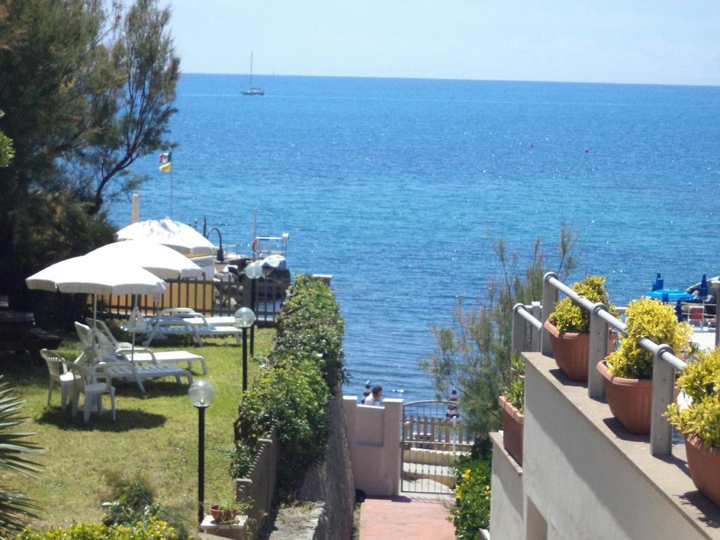 A 20 Mt Dal Mare Con Ombrellone E Sdraio In Castiglioncello