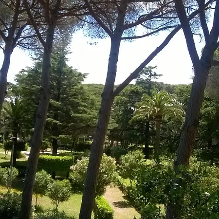 A 20 Mt Dal Mare Con Ombrellone E Sdraio In Spiaggia Castiglioncello Exterior photo