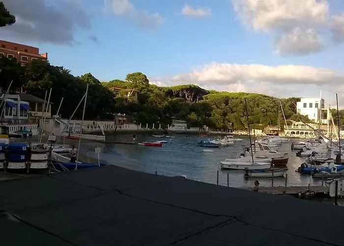 A 20 Mt Dal Mare Con Ombrellone E Sdraio In Spiaggia